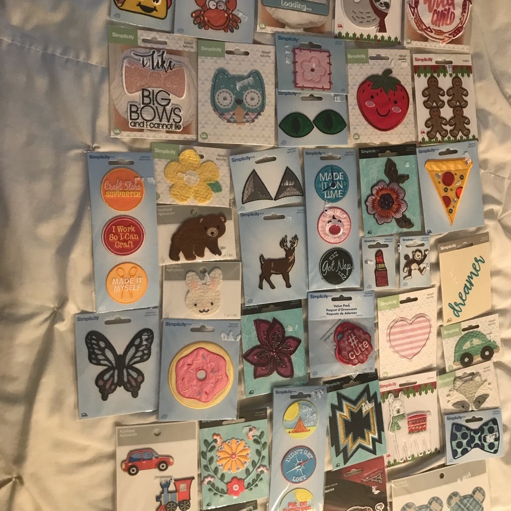 Lot 50 Assorted Embroidered Iron-On Patches Jean purse hat decoration clothes